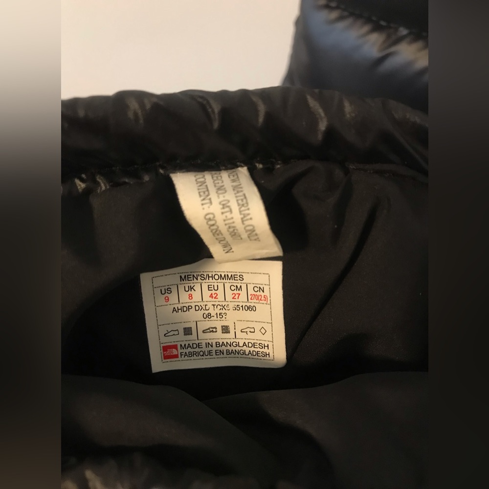 The iconic North Face Bootie is keep your feet warm during cold winter. - Picture 15 of 15